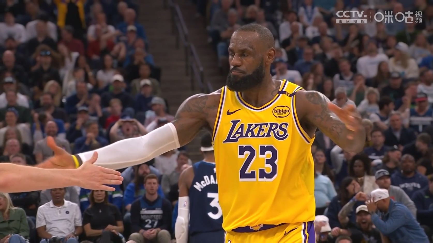 【90分钟足球网 www.90oo.com】2025-04-28 NBA R1G4 湖人vs森林狼 1080 hdtv migu.ts_.jpg